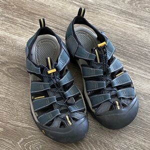Keen Newport H2 Sandal waterproof hiking outdoors 7.5 men’s 9 women’s